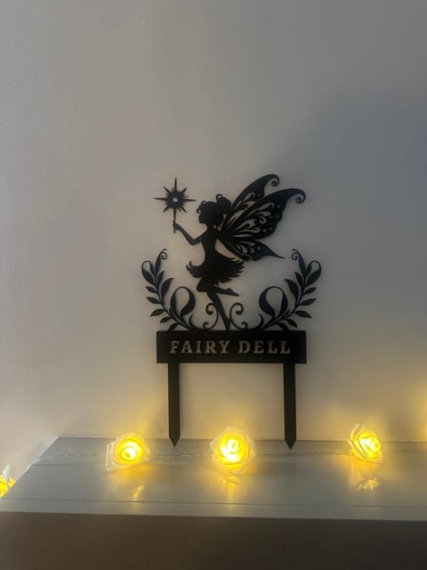 fAiRy DeLL Guesthouse 24-7 check in, cozy lockable rooms, tv, tea tray with choccies, free wifi and parking, COA, all are welcome Vacation rental in Bradford