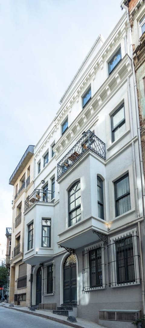 Property building, Day, Neighbourhood, Street view