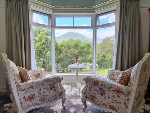 Bedroom, Mountain view