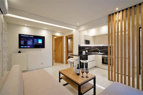 Communal lounge/ TV room, TV and multimedia, Living room, Lounge or bar, Seating area, Dining area