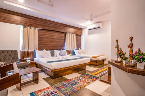 Bed, Living room, Photo of the whole room, towels, air conditioner