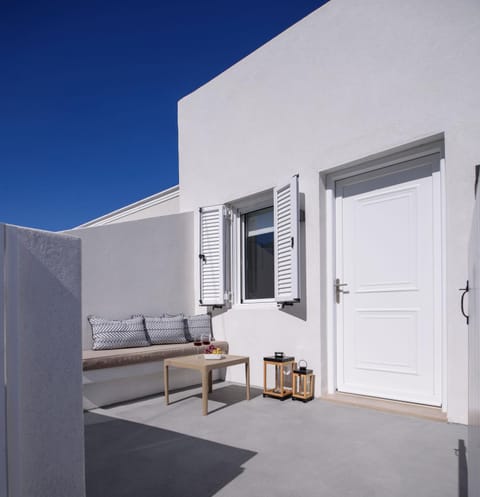 Patio, Day, Balcony/Terrace, Seating area