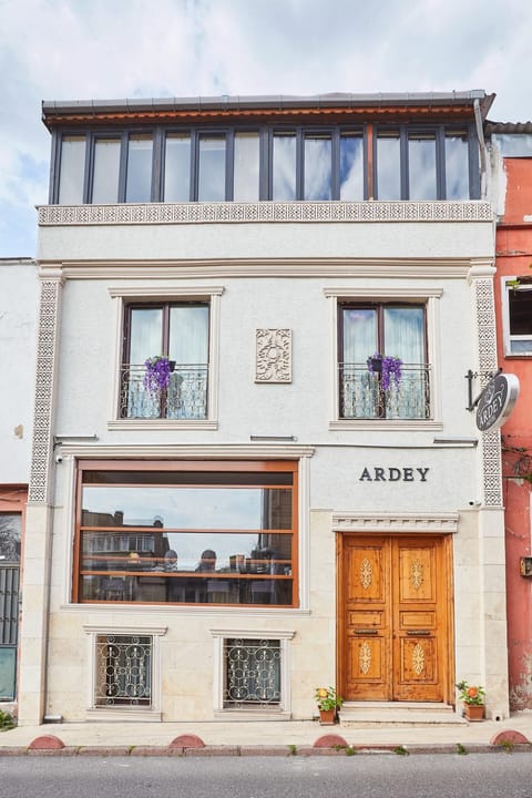 Property building, Day