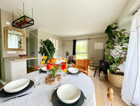 Living room, Dining area