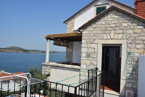 Facade/entrance, Balcony/Terrace