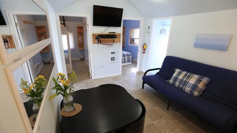 TV and multimedia, Living room, Seating area, Dining area