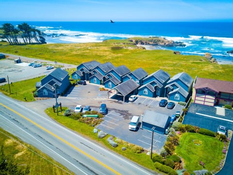 Property building, Natural landscape, Bird's eye view, Beach, Sea view, Street view