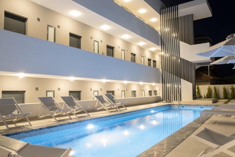 Property building, Swimming pool, Swimming pool