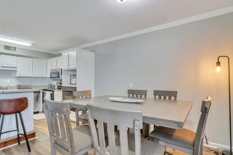 Eagle's Nest - Spacious Loft Downtown - Near GSU Apartment in Statesboro