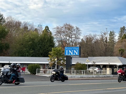 Western Village Inn-NEWLY RENOVATED Motel in Willits