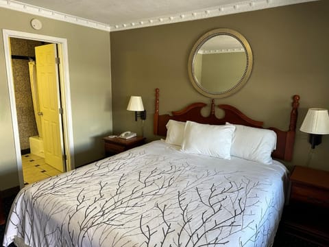 Western Village Inn-NEWLY RENOVATED Motel in Willits