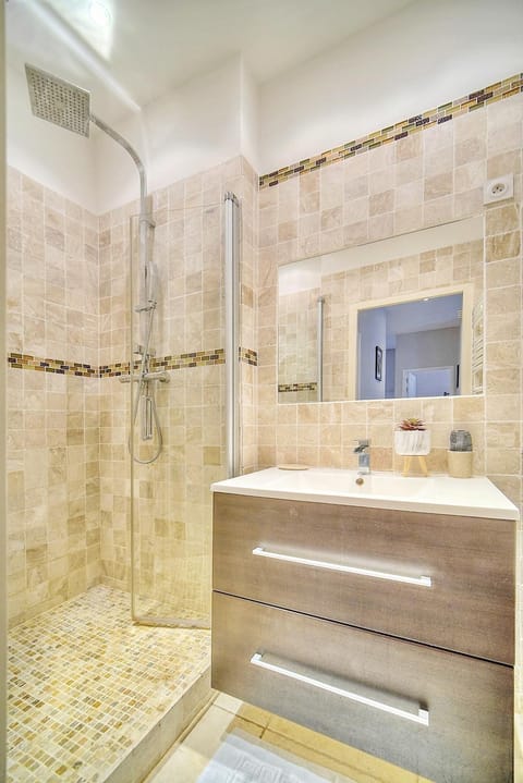 Shower, Bathroom