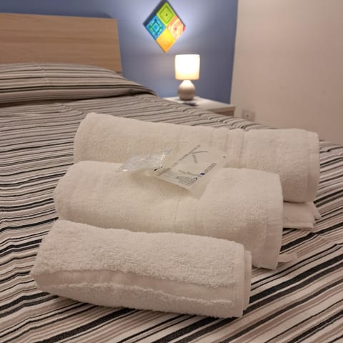 Bedroom, towels