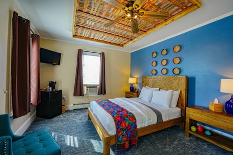 Bed, TV and multimedia, Photo of the whole room