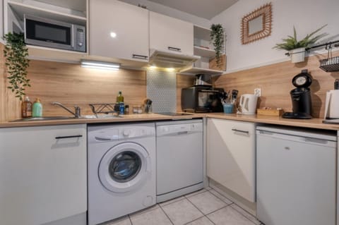 Kitchen or kitchenette, dishwasher, oven, stove, washing machine