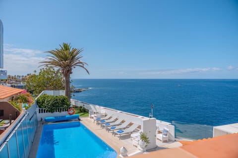 Day, View (from property/room), Pool view, Sea view, Swimming pool, sunbed