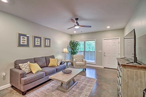 Dtwn Bull Shoals Condo 1 Mi to Lake Access! Apartment in Bull Shoals