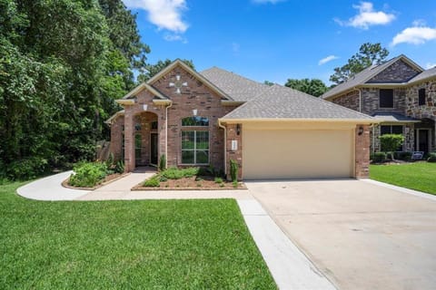 Spacious Conroe Home around 4 miles to the Lake House in Lake Conroe