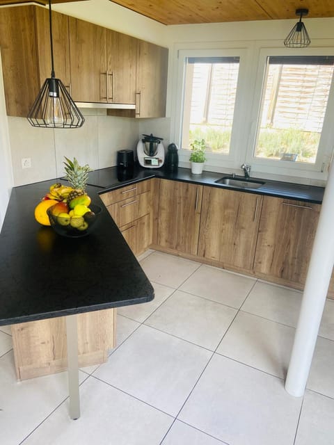 Kitchen or kitchenette, Kitchen or kitchenette