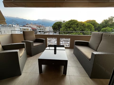 Balcony/Terrace, City view, Mountain view
