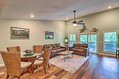 Bull Shoals Condo Retreat about 1 Mi to Marina! Apartment in Bull Shoals