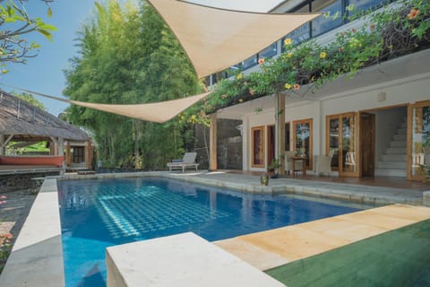 Property building, Day, Garden, Garden view, Pool view, Swimming pool, sunbed