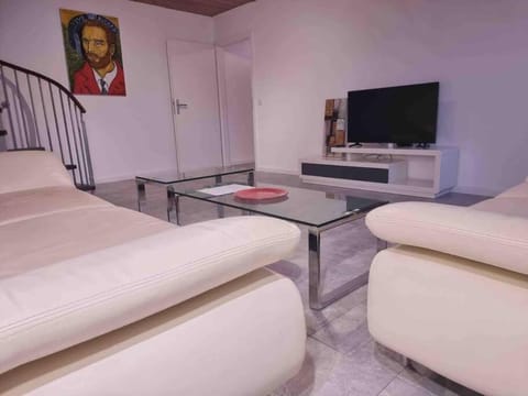 Communal lounge/ TV room, TV and multimedia, Living room, Seating area