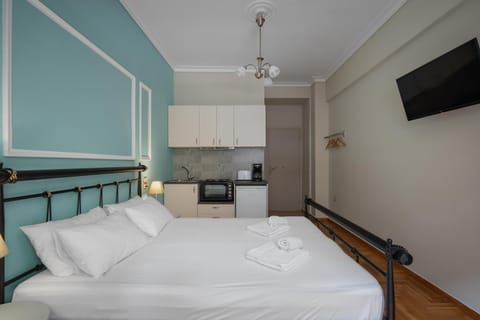 Bed, TV and multimedia, Photo of the whole room