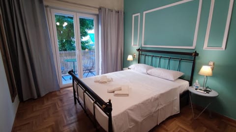 Bed, Balcony/Terrace, Photo of the whole room, Bedroom