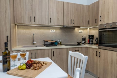 Kitchen or kitchenette, Dining area, pet friendly, stove