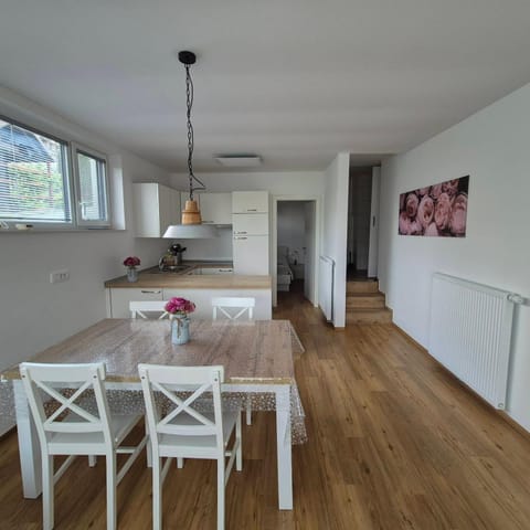 Dining area, kitchen