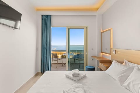 Bed, TV and multimedia, View (from property/room), Balcony/Terrace, Bedroom, Sea view, towels, wardrobe