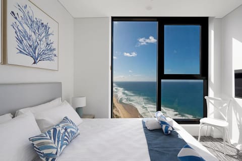 Photo of the whole room, Sea view