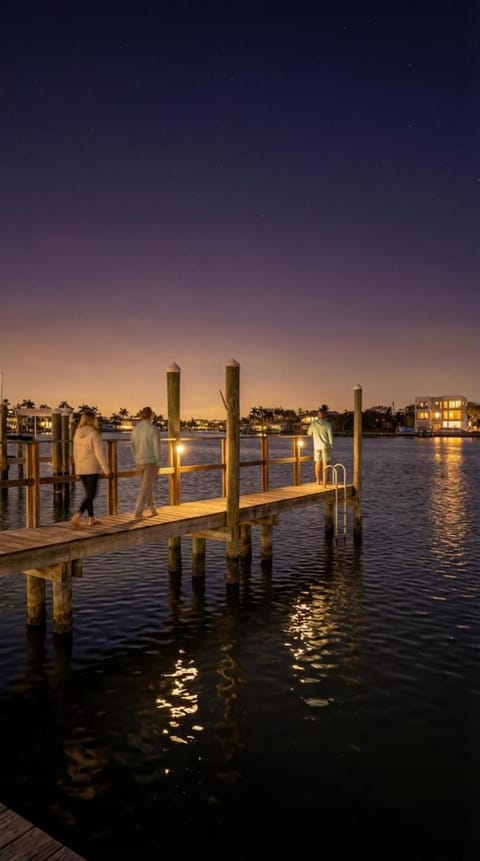 Treasure Trove Waterfront Pearl House in Treasure Island