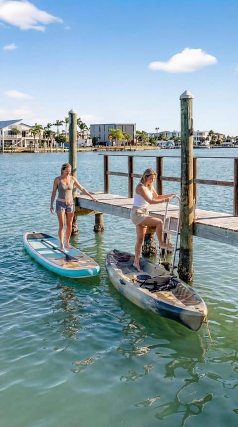 Treasure Trove Waterfront Pearl House in Treasure Island