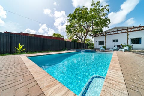 Pool Boutique Villa by the Beach 1 Villa in Hallandale Beach
