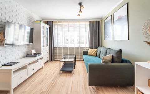 Communal lounge/ TV room, TV and multimedia, Living room, Evening entertainment