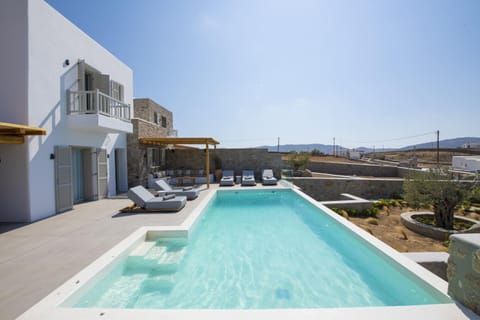 Day, Pool view