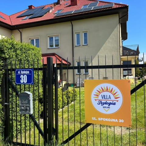 Shower, Toilet, Property building, Patio, Facade/entrance, Bed, Activities, BBQ facilities, Garden, Bathroom, Coffee/tea facilities, Balcony/Terrace, Kitchen or kitchenette, Photo of the whole room, Cycling, Communal kitchen, Garden view, Family, Quiet street view, Parking, flat iron, hair dryier, heating, internet, microwave, oven, pet friendly, stove, stove, sunbed, toaster, towels, trouser press, washing machine, dryer, kitchen