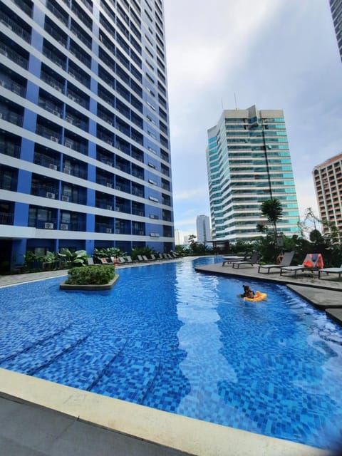 Property building, Day, City view, Pool view, Swimming pool, sunbed