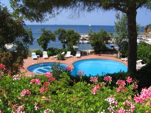 Natural landscape, Garden, Garden view, Sea view, Swimming pool