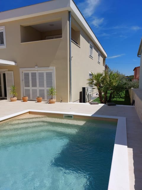 Day, Swimming pool, Swimming pool