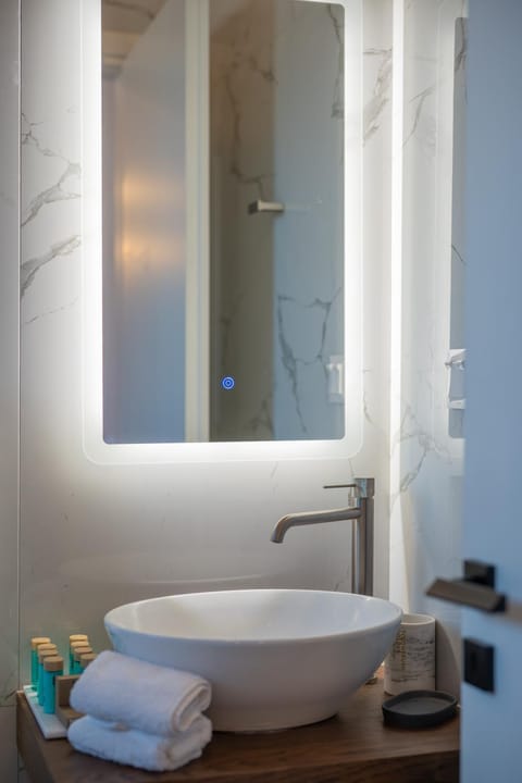 Shower, Bathroom, towels