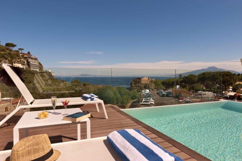 Restaurant/places to eat, Balcony/Terrace, Mountain view, Pool view, Sea view, Swimming pool