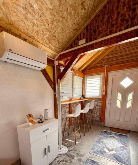 Living room, internet, air conditioner