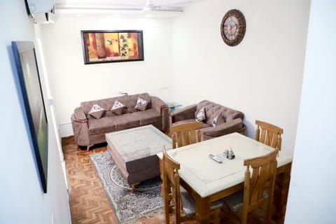TV and multimedia, Living room, Seating area, Dining area, air conditioner