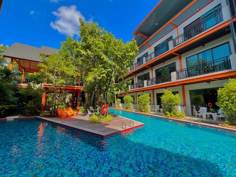 Swimming pool, Swimming pool