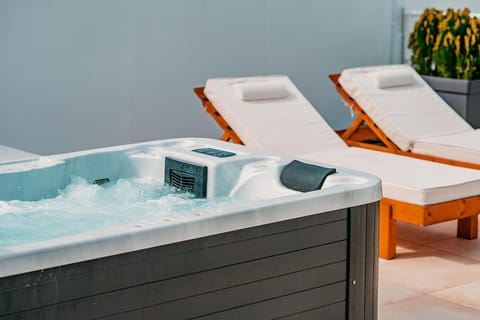 Suites with magical view & jacuzzi Apartment in Alimos