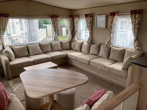 Deluxe 3 Bedroom Caravan with extra en-suite North Shore Campground/
RV Resort in Skegness