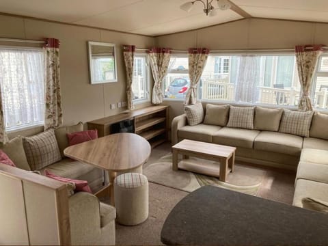 Deluxe 3 Bedroom Caravan with extra en-suite North Shore Campground/
RV Resort in Skegness